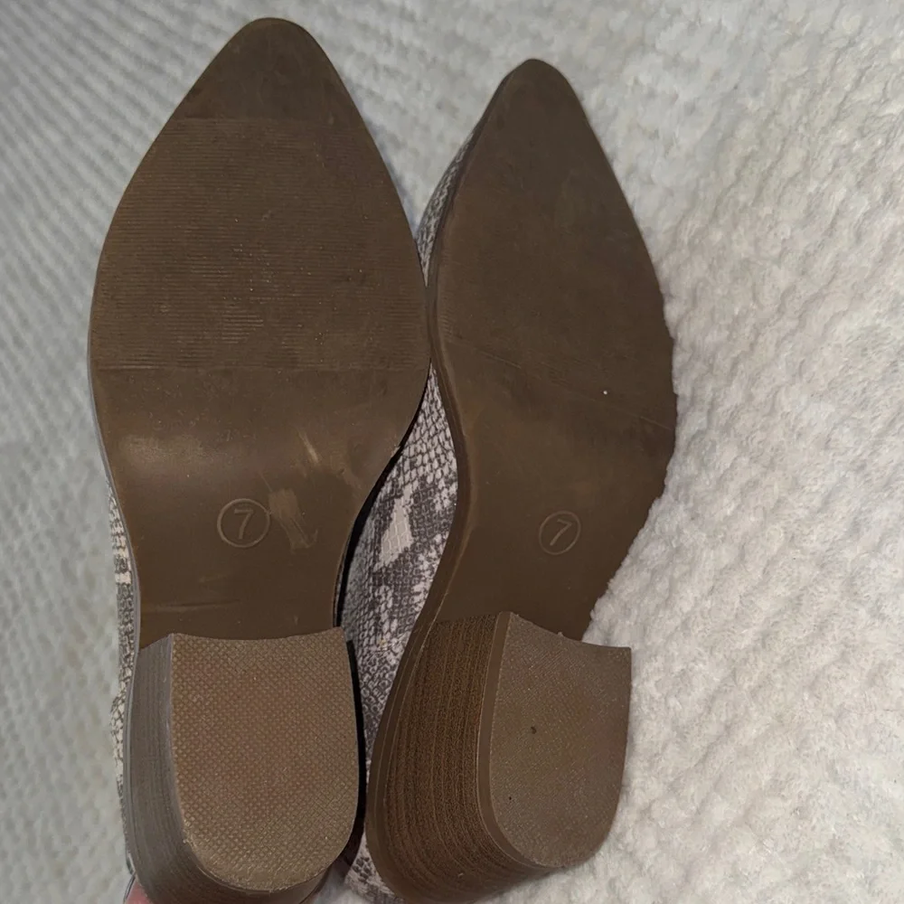 👢✨ EUC Universal Thread Snakeskin Ankle Booties | Size 7 | ✨👢
